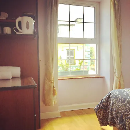 The Old Smokehouse B&B 딩글