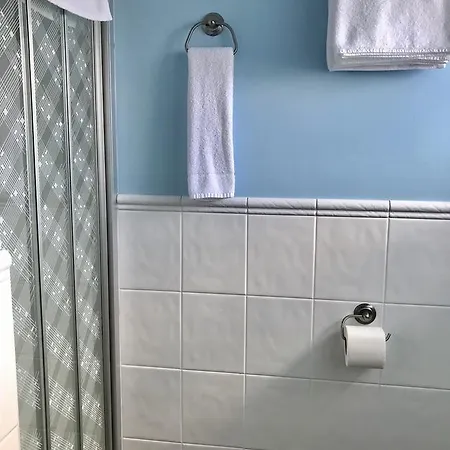 לינה וארוחת בוקר The Old Smokehouse